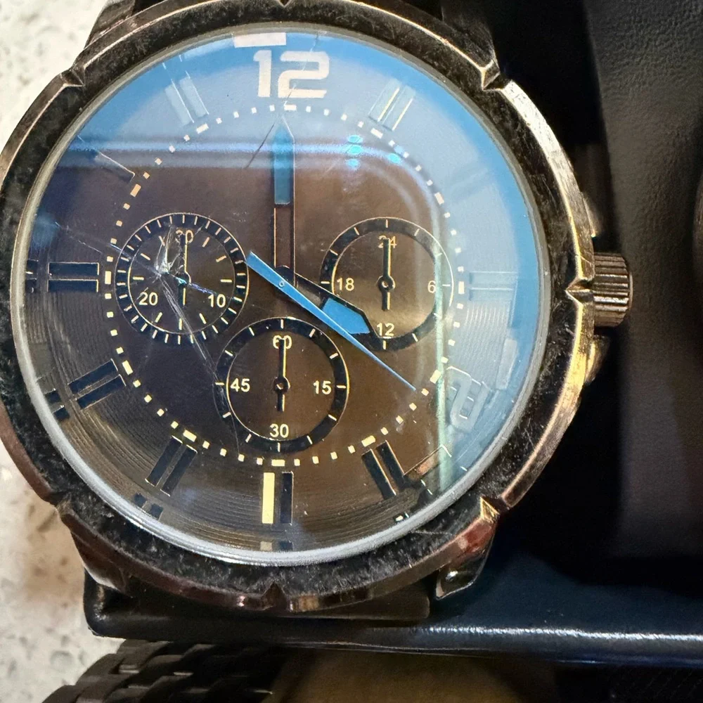 Lot of 6 watches most with new‎ battery’s